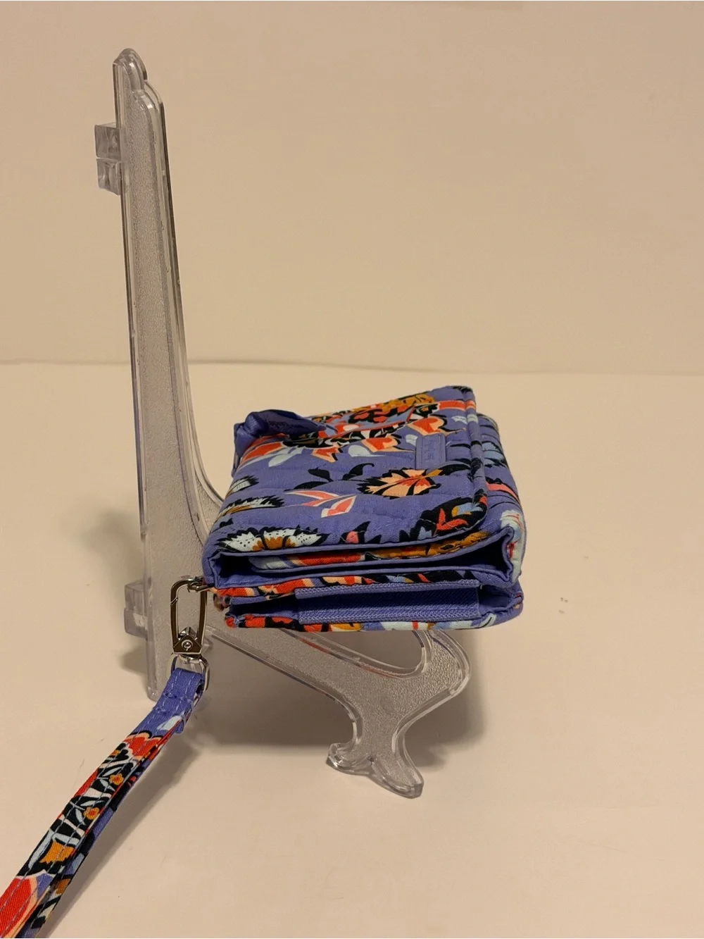 NWOT Vera Bradley Wristlet Wallet in the Mural Garden Pattern